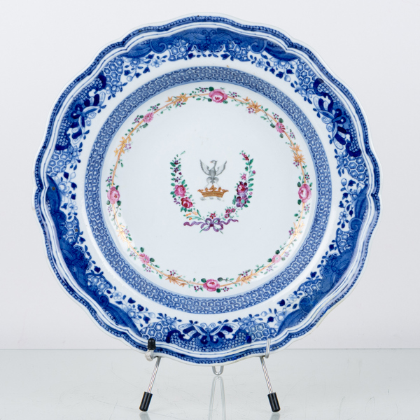 DJUP TALLRIK, porslin, Kina, Qianlong (1736-1795)