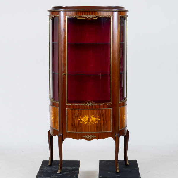 VITRINSKÅP, rokokostil, 1900-talets mitt