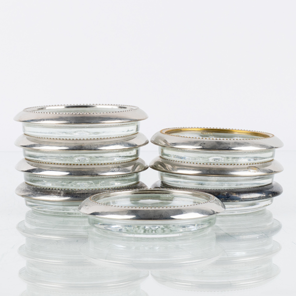 COASTERS, 8 st, pläter och glas, bla W&S Blackinton, England, 1900-tal