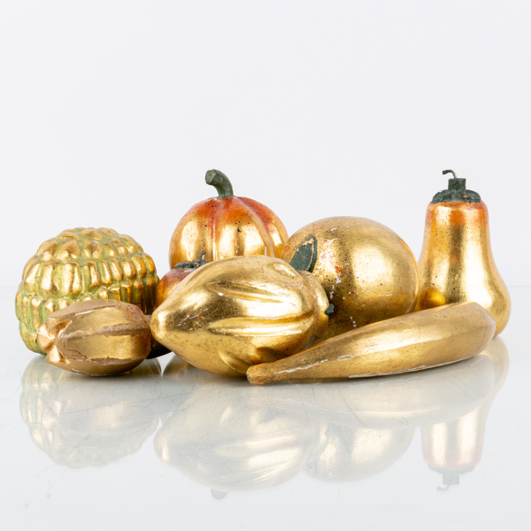 DEKORATIONER, 8 st, målat och bronserat trä, 1900-tal