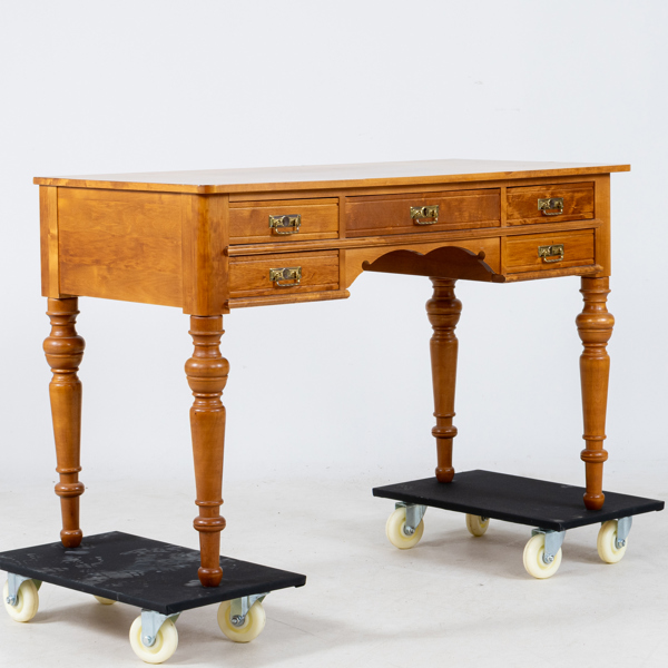 SKRIVBORD, nyrenässansstil, 1900-talets andra hälft