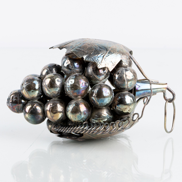 DEKORATION, försilvrad metall, sannolikt Sydamerika, 1900-talets andra hälft