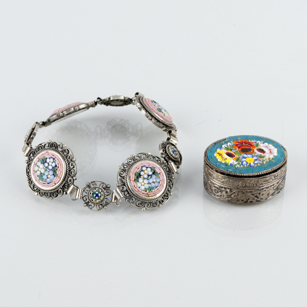 DOSA samt ARMBAND, micromosaik och metall, 1900-tal