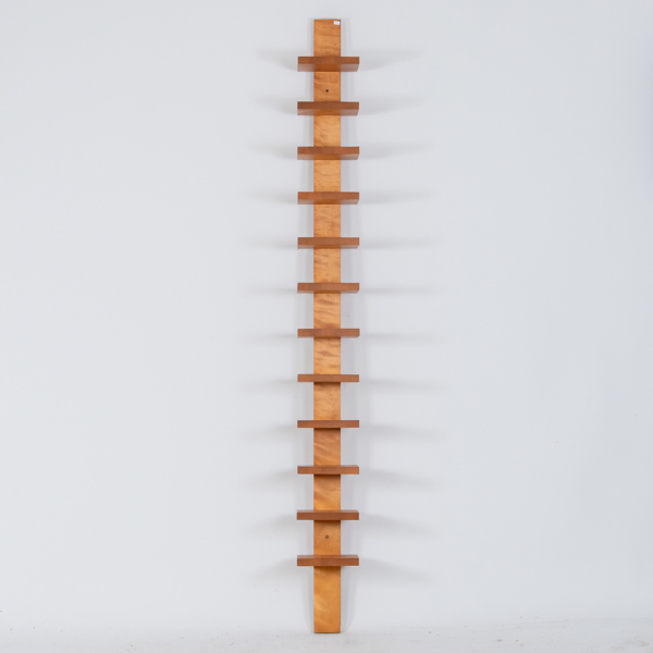 JOHN KANDELL, vägghylla, "Pilaster", Källemo, formgiven 1989