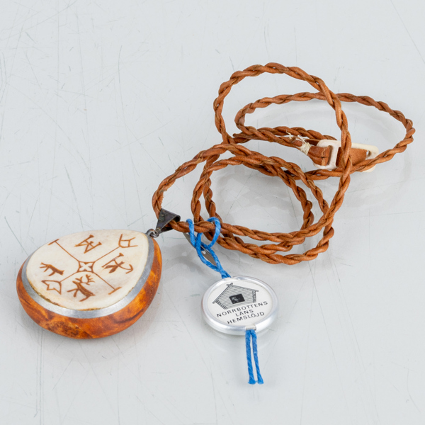 ANDERS FANKKI (1916-1985), halsband, läder, horn och björk, Norrbottens Läns hemslöjd, monogramsignerad