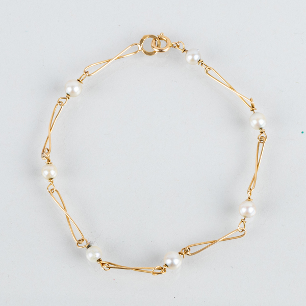 ARMBAND, 18k guld och odlade pärlor, 1959