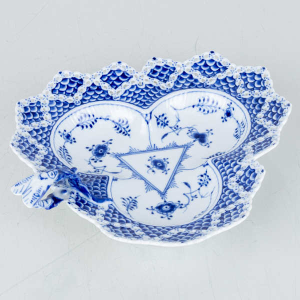 ROYAL COPENHAGEN, serveringsfat, porslin, modell 1077, Danmark