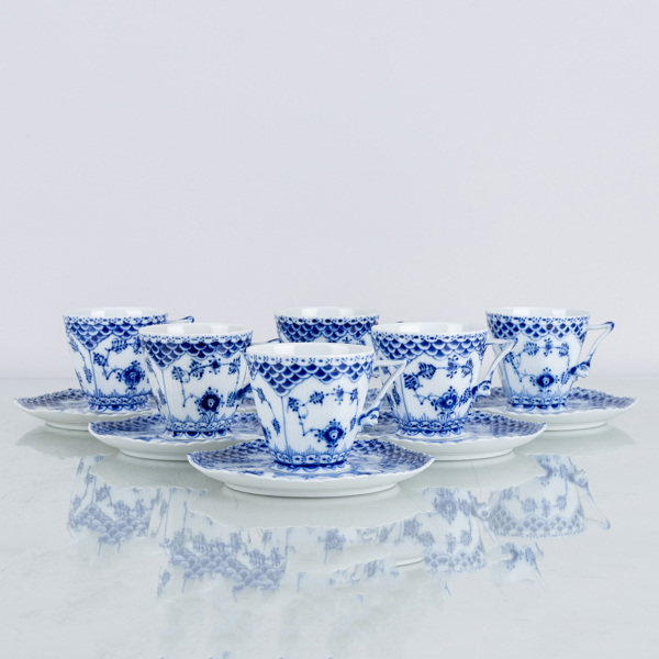ROYAL COPENHAGEN, 6 st kaffekoppar med fat, porslin, "Musselmalet", modell 1036, Danmark