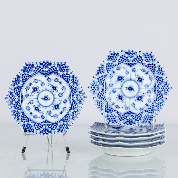 ROYAL COPENHAGEN, 6 st assietter, porslin, "Musselmalet", modell 1144, Danmark