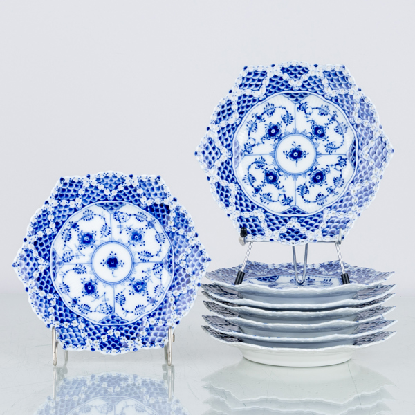 ROYAL COPENHAGEN, 8 st assietter, porslin, "Musselmalet", modell 1144, Danmark