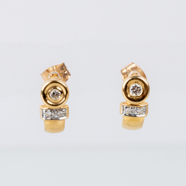 ÖRHÄNGEN, 1 par, 18k guld, med diamanter