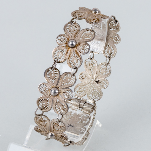 ARMBAND, silver, filigranarbete, 1900-talets första hälft