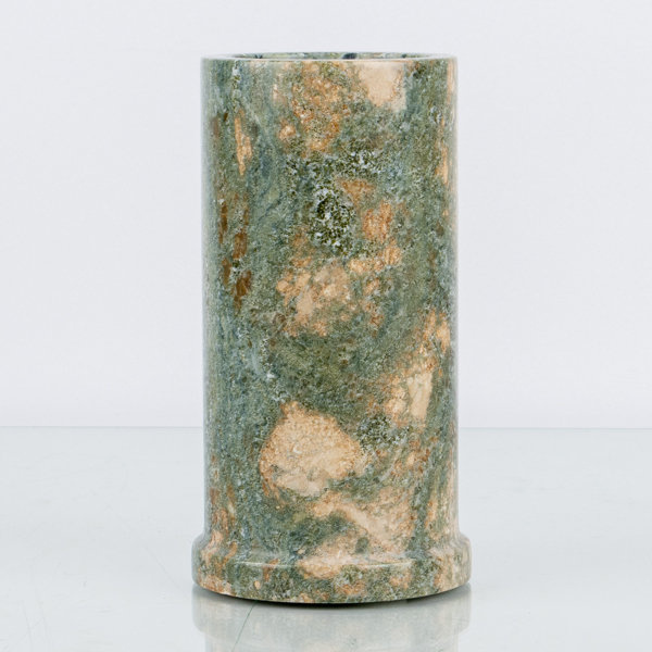 VAS, kolmårdsmarmor, signerad och daterad 1989