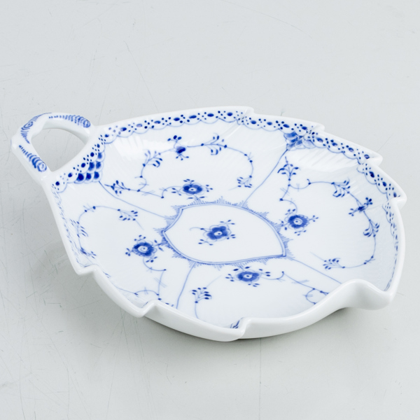 ROYAL COPEMHAGEN, skålfat, porslin, "Musselmalet", modell 548, Danmark