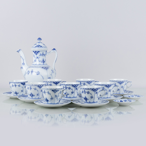 ROYAL CHOPENHAGEN, 12 del kaffeservis, porslin, "Musselmalet", Danmark