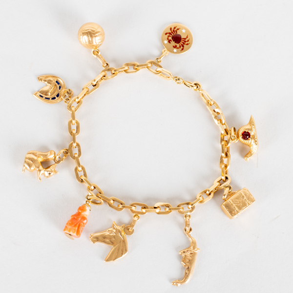 ARMBAND, 18k guld, med berlocker, tot vikt ca 15,9 g 