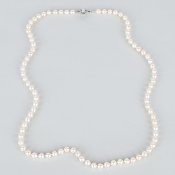 PÄRLCOLLIER, lås av av silver, odlade pärlor, 1990-tal