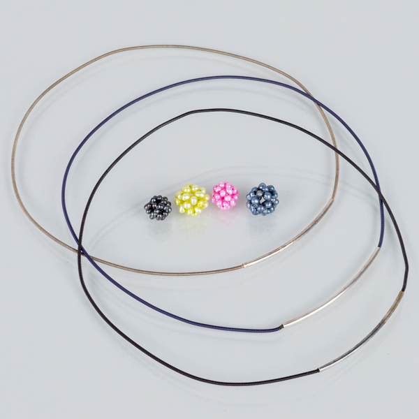 HALSRINGAR OCH HÄNGEN, inköpta på Sandström & De Wit, Linköping