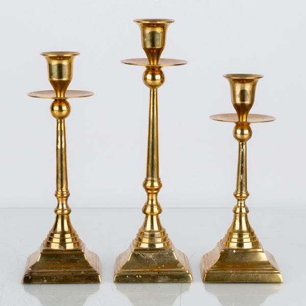 LJUSSTAKAR, 3 st, mässing, 1900-tal