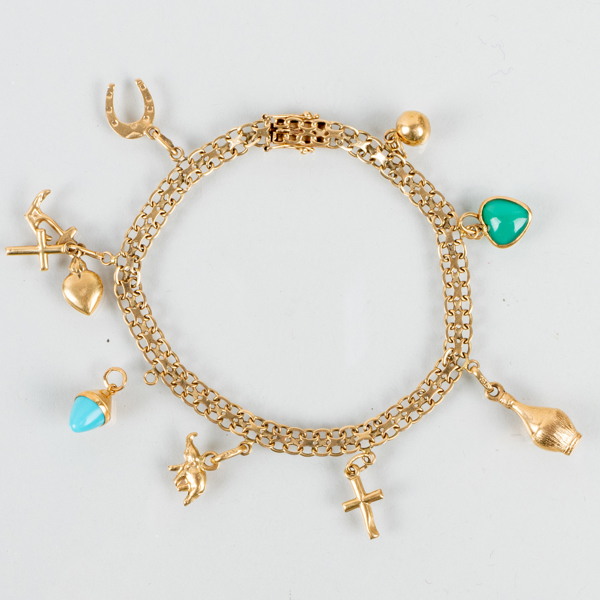 ARMBAND, 18k guld, bismarck, med 8 berlocker