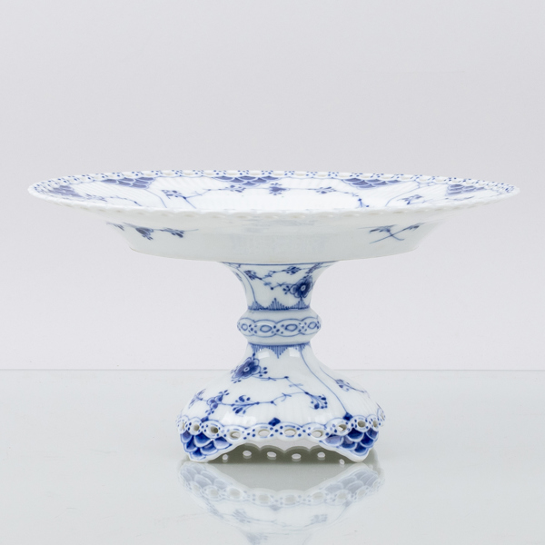 ROYAL COPENHAGEN, skål på fot, porslin, "Musselmalet", modell 1092-1093, Danmark