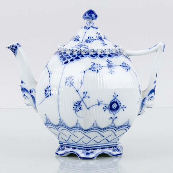 ROYAL COPENHAGEN, tekanna, porslin, "Musselmalet", modell 1118, Danmark