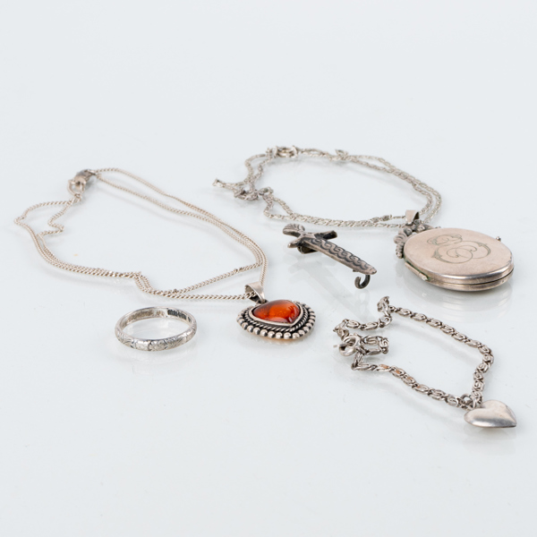 SAMLING SMYCKEN, silver, bla medaljong, mestadels 1900-talets andra hälft