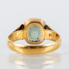 RING, 20k guld, med grön sten, svenska stämplar EAJ samt otydlig årsstämpel