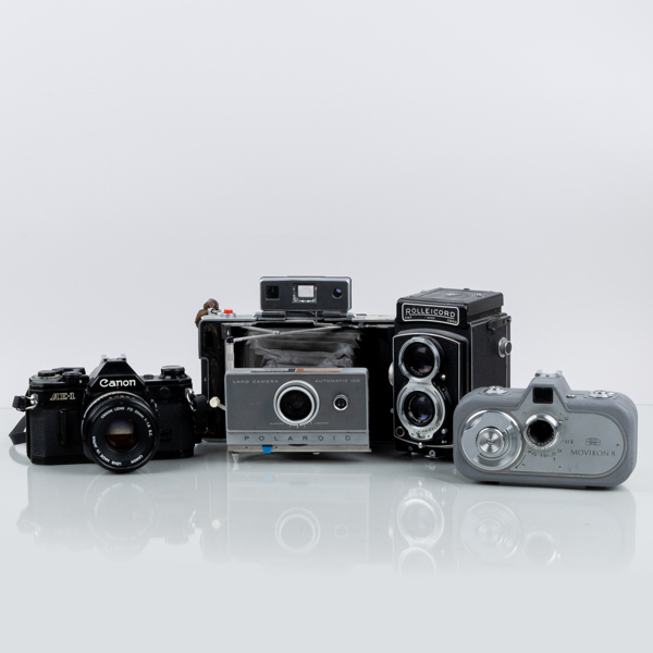 KAMEROR, 4 st, Rolleicord, Movikon 8, Polaroid Land Camera samt Canon AE-1
