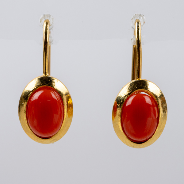 ÖRHÄNGEN, 1 par, minst 8k guld, med korall