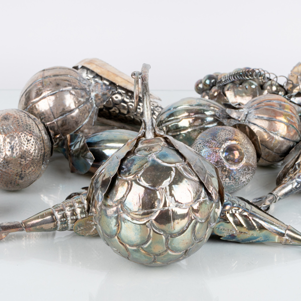 DEKORATIONER, försilvrad metall, sannolikt Sydamerika, 1900-talets andra hälft