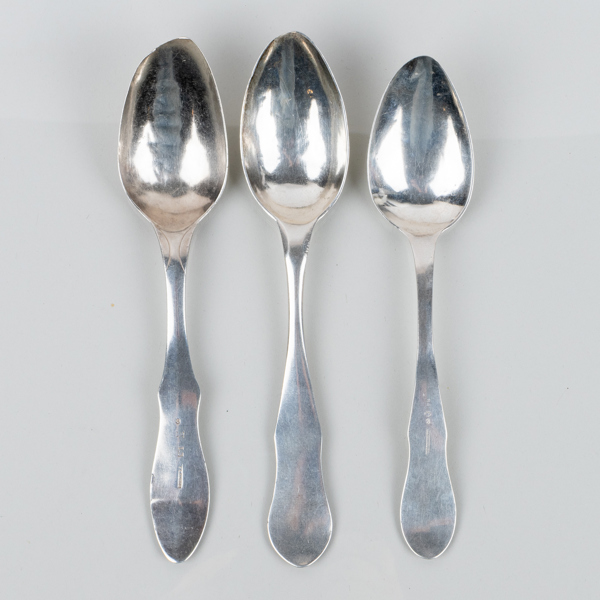 SKEDAR, 3 st, silver, Bernhard Wilhelm Ivarsson, Nyköping, Peter Pihl, Västervik samt en med otydliga stämplar, 1800-talets första hälft