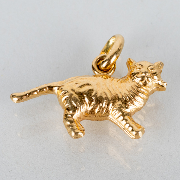 HÄNGE, 18k guld, i form av katt