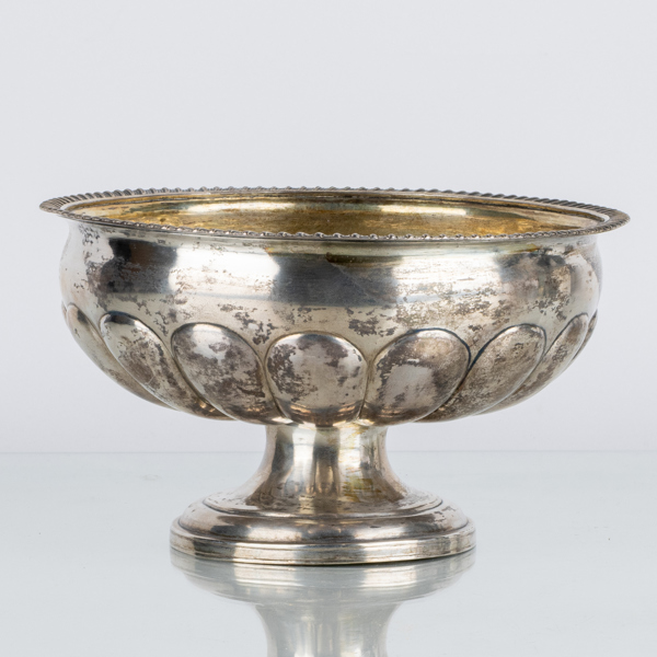 SKÅL PÅ FOT, silver, Ryssland 1832