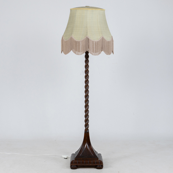 GOLVLAMPA, trä, 1900-talets första hälft