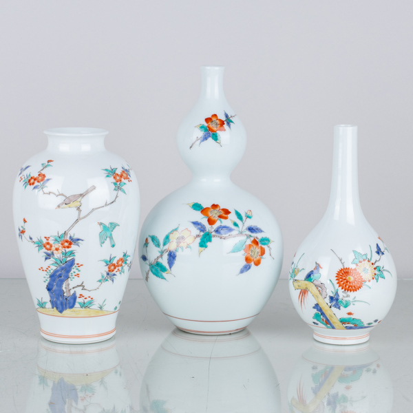 VASER, 3 st, porslin, sk Kakiemon Sakaida, Japan, 1900-talets andra hälft