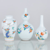 VASER, 3 st, porslin, sk Kakiemon Sakaida, Japan, 1900-talets andra hälft