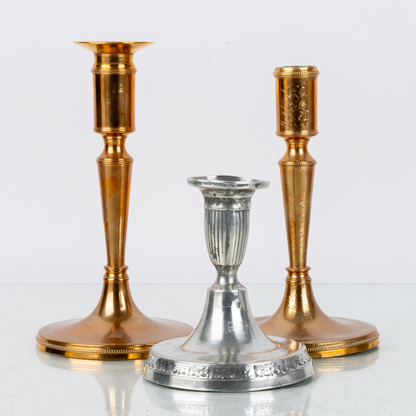 LJUSSTAKAR, 3 st, mässing och tenn, 1800-/1900-tal