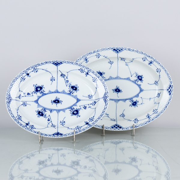 ROYAL COPENHAGEN, 2 st serveringsfat, porslin, "Musselmalet", Danmark