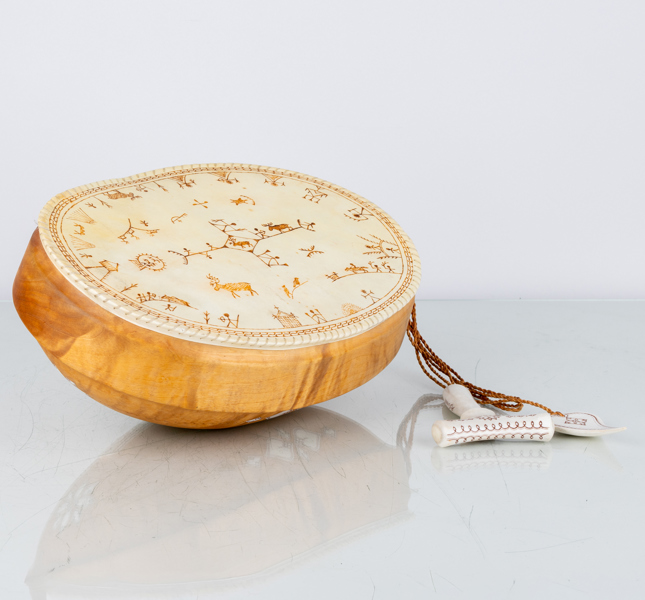  ANDERS SUNNA (född 1937), ceremonitrumma med hammare, sk trolltrumma, signerad och daterad 1987