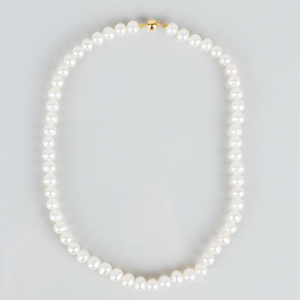 COLLIER, odlade pärlor, lås av 18k guld
