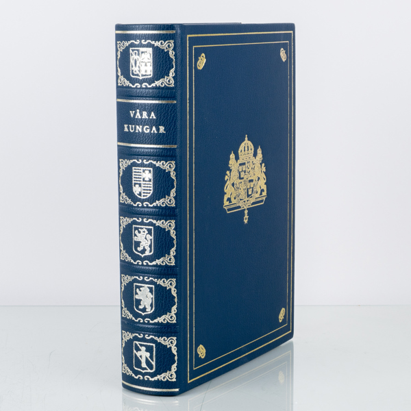 BOK, "Våra Kungar", med kartonnage och emblem