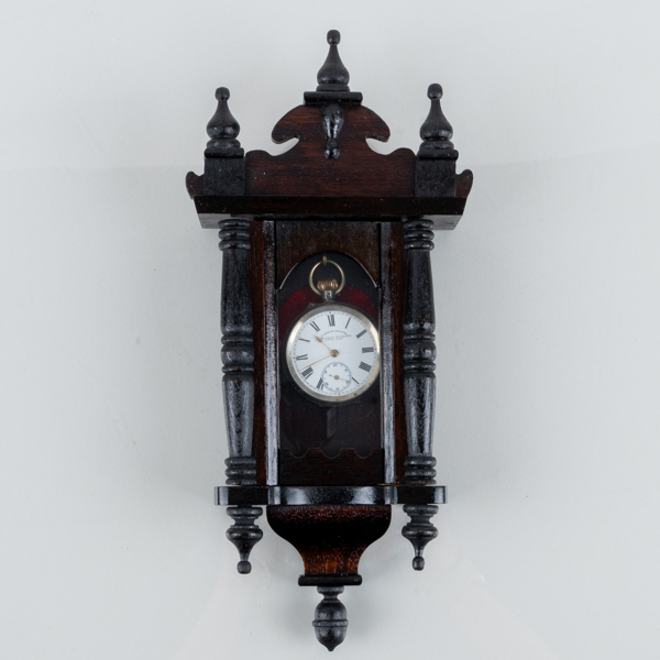 FICKUR MED VÄGGFODRAL, betsat trä, 1800-/1900-tal