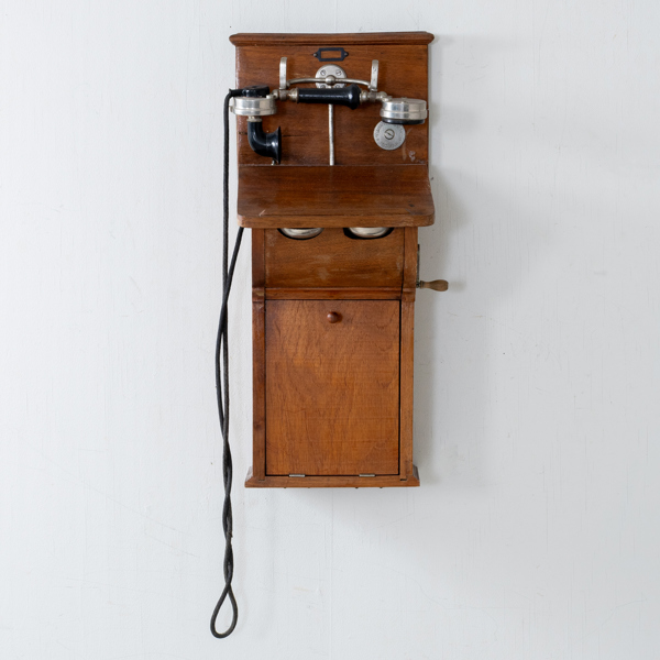 VÄGGTELEFON, trä, Telegrafverkets Verkstad Stockholm, omkring år 1900