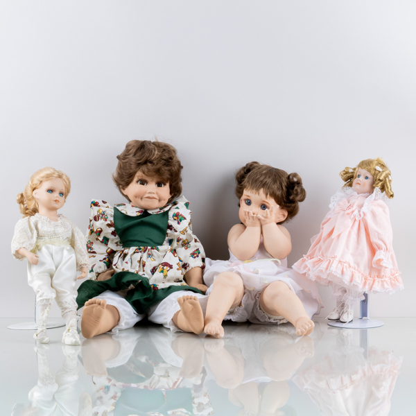 DOCKOR, 4 st, porslin, mestadels sent 1900-tal