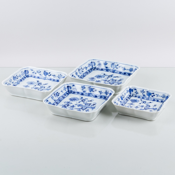 SERVERINGSSKÅLAR, 4 st, porslin, lökmönstret, Meissen, Tyskland, 1900-talets andra hälft