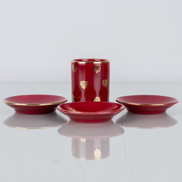 ARTHUR PERCY, vas samt 3 smörfat, keramik, "Röd Rubin", Gefle