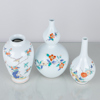 VASER, 3 st, porslin, sk Kakiemon Sakaida, Japan, 1900-talets andra hälft