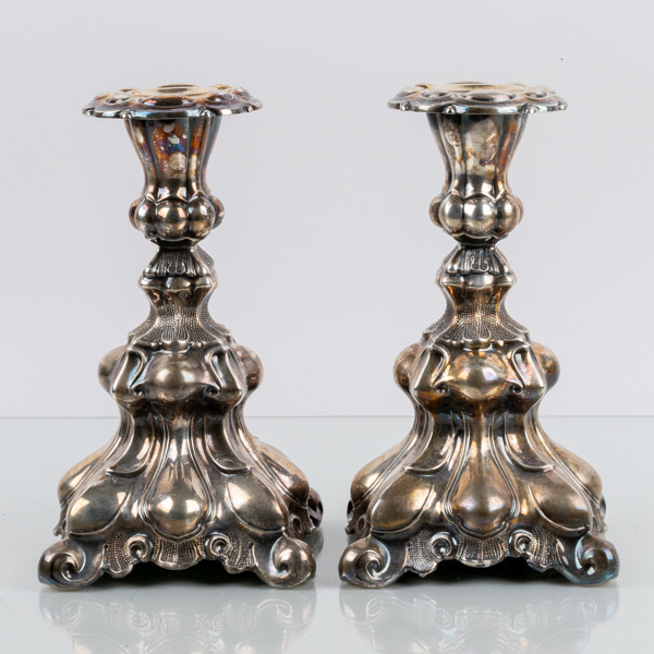 LJUSSTAKAR, 1 par, silver, rokokostil, 1900-talets första hälft