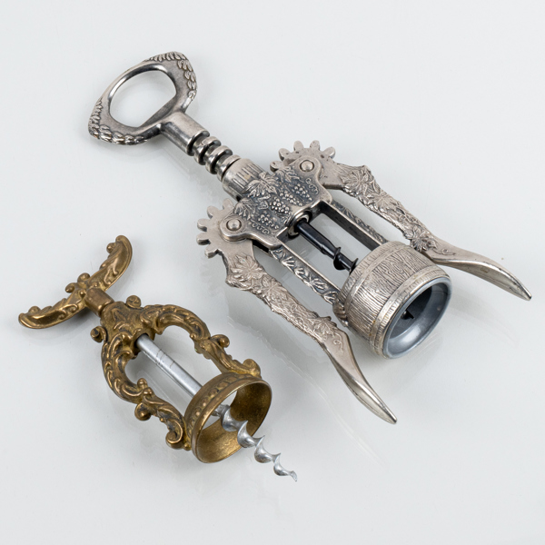 KORKSKRUVAR, 2 st, metall, 1900-tal
